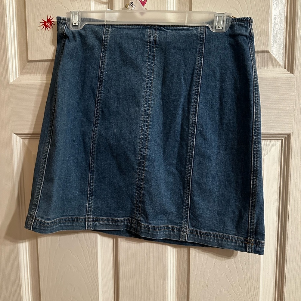 Kendall and kylie  stretchy denim mini skirt size 27, or 4
